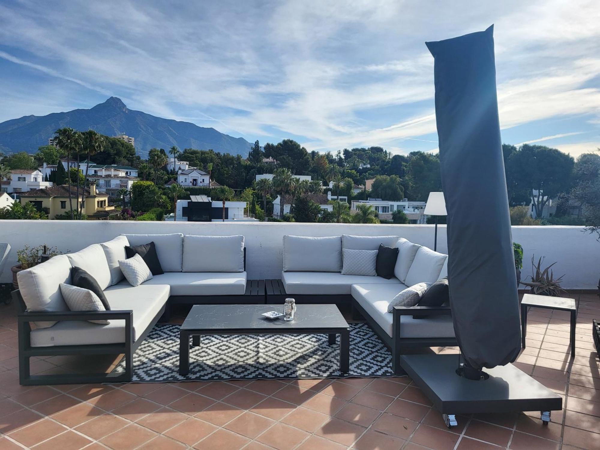 Duplex Penthouse Casa M3 Walking Distance Puerto Banus Marbella